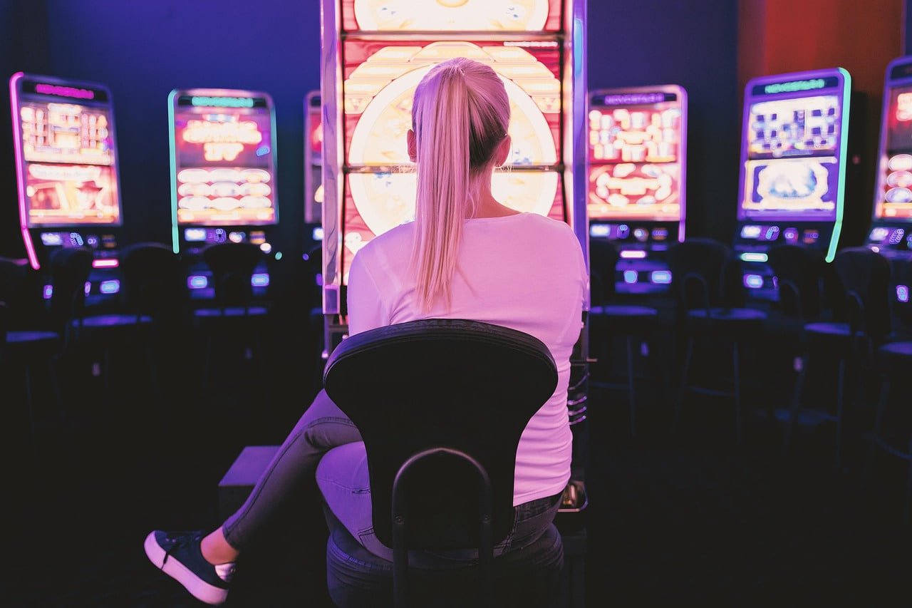 evo303 live-dealer table and slot game interfaces on mobile display